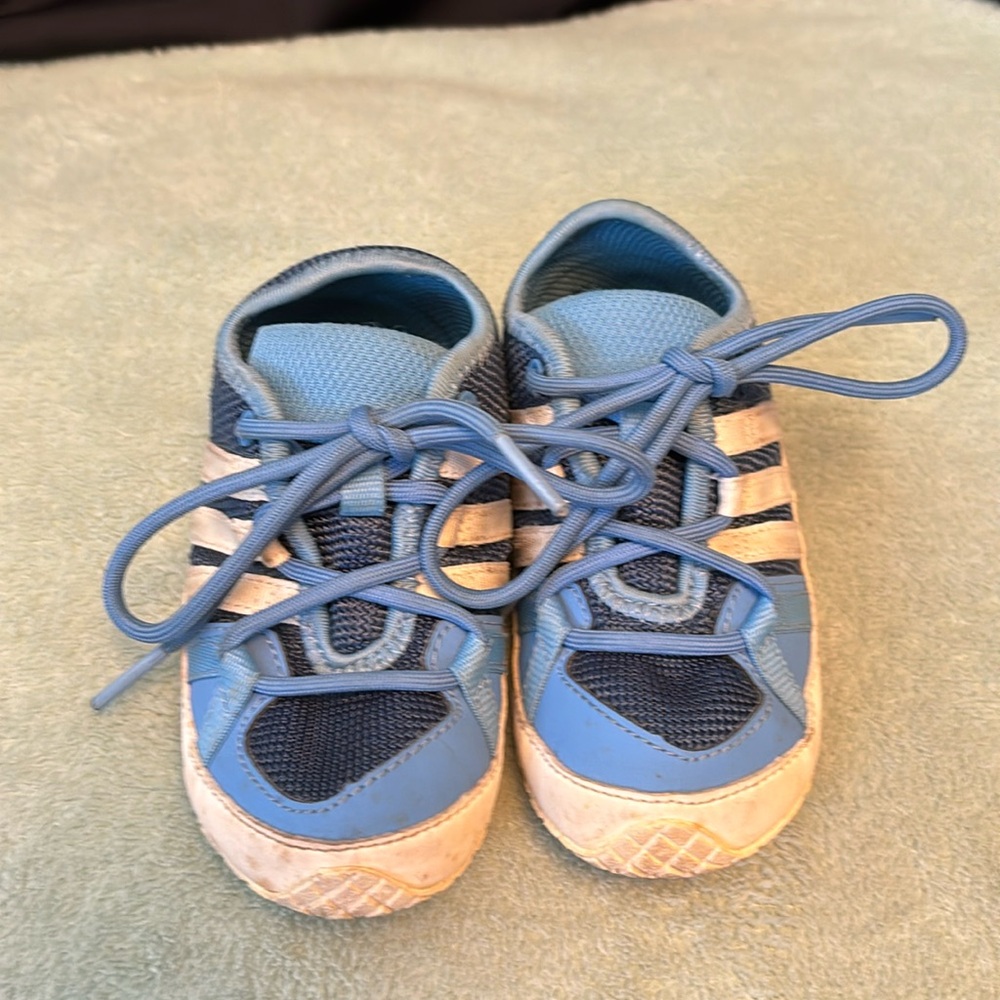 Adidas outdoor soft sneaker size 6.5